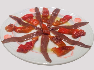 Anchoas del Cantábrico con pimientos asados