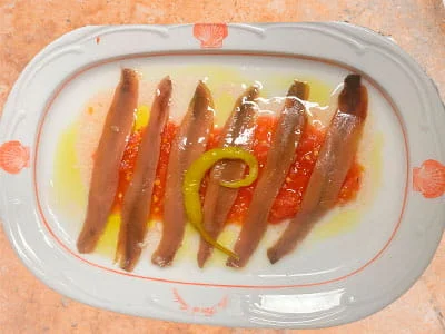 Anchoas del Cantábrico con pimientos asados