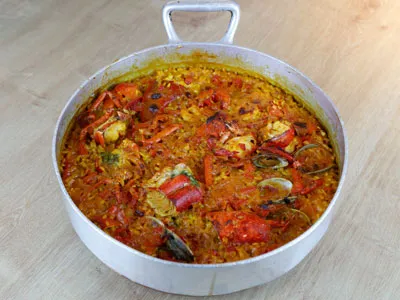 Arroz con bogavante y almejas