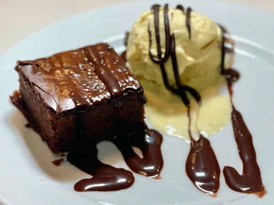 Brownie con helado