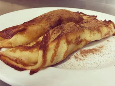 Filloas con nata o crema