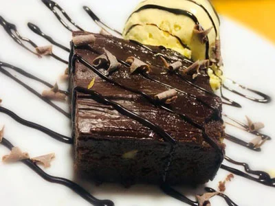 Tarta de chocolate con helado