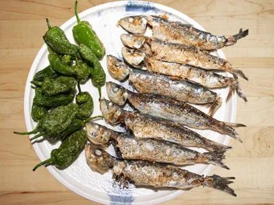 Xoubas con pimientos de padrón