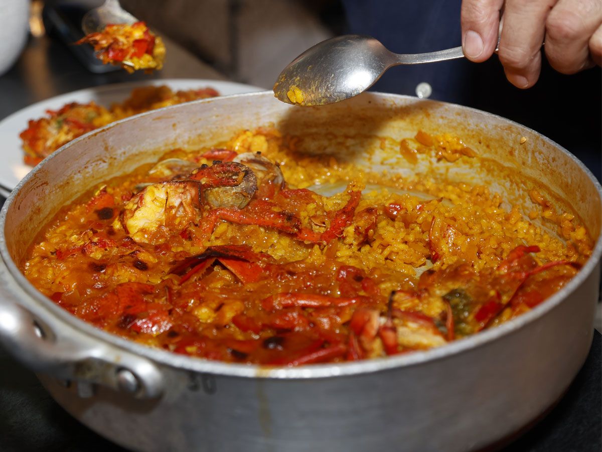 Arroz con bogavante, servido en cazuela