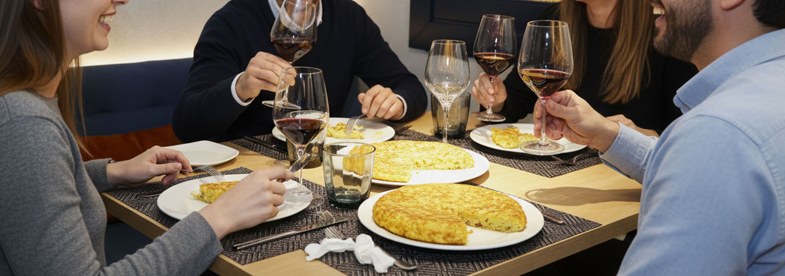 Tortilla de patatas cremosa en Madrid centro (Barrio de Salamanca) · Flor de Galicia