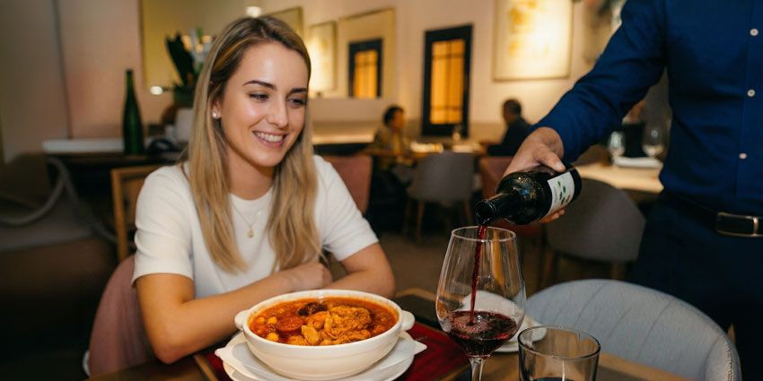 Callos gallegos con garbanzos servidos en Flor de Galicia, restaurante gallego en Madrid centro