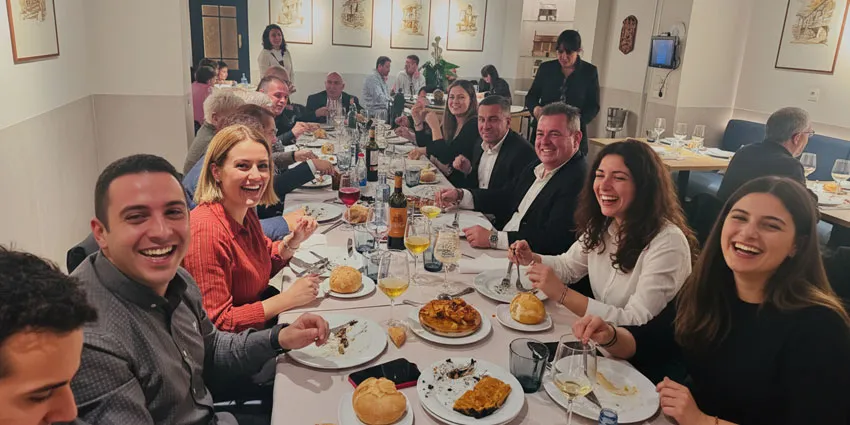 Cena de empresa de Navidad en Madrid: cómo organizarla sin sustos