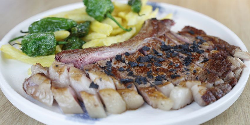 Cenar carne de rubia gallega en Flor de Galicia, Madrid centro