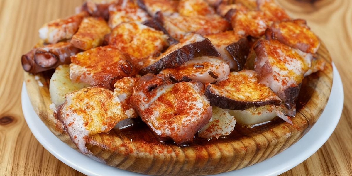 Pulpo á feira con pimentón sobre cachelos, un plato sin gluten