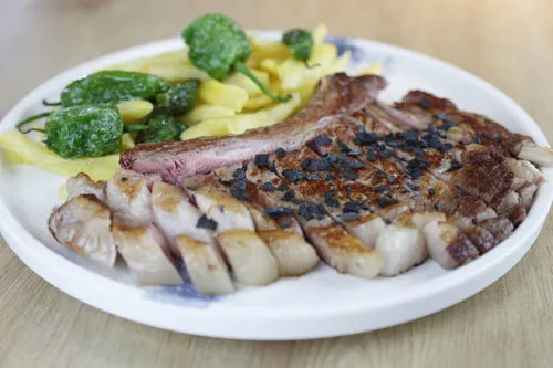 Restaurante de carne en Madrid centro con chuletón y entrecot de vaca Rubia Gallega en Flor de Galicia, Barrio de Salamanca