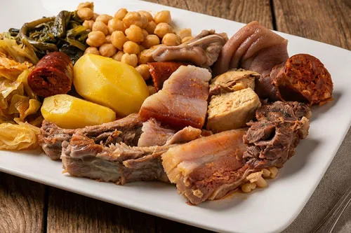 Cocido gallego completo en Flor de Galicia, restaurante gallego en Madrid centro