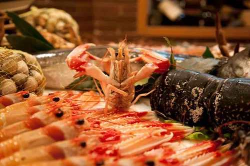 Marisquería gallega en Madrid con marisco fresco del día, percebes, bogavante y ostras en Flor de Galicia, Barrio de Salamanca