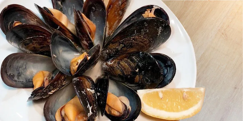 Mejillones gallegos al vapor en Madrid centro