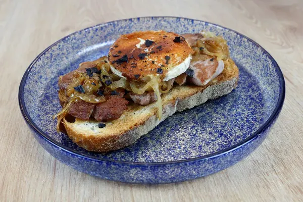 Tosta de solomillo ibérico en Flor de Galicia