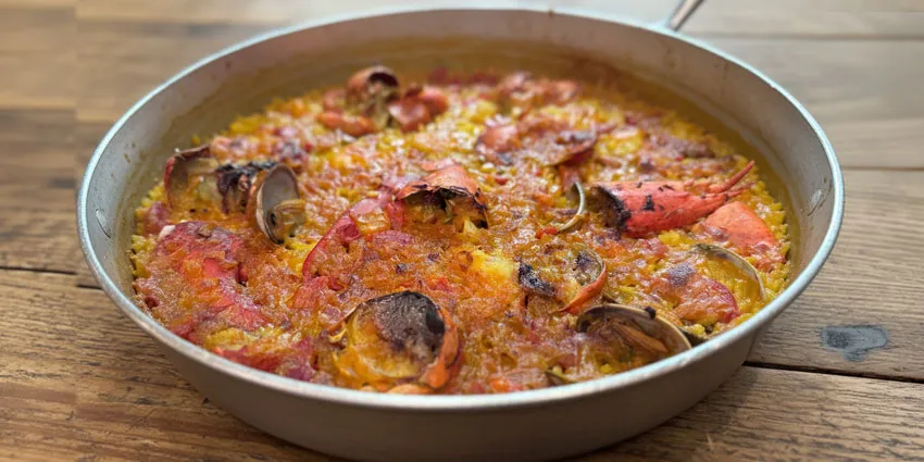 Arroz con bogavante como plato estrella de Flor de Galicia en Madrid