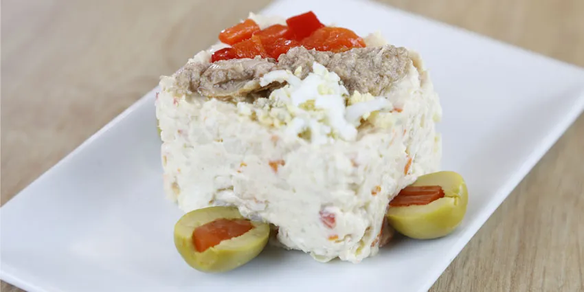 Ensaladilla rusa como plato estrella de Flor de Galicia en Madrid